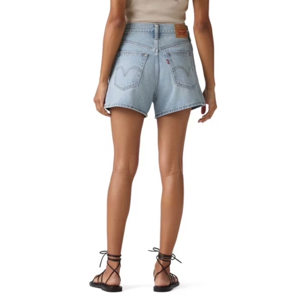 Levis High Waisted Mom Shorts Womens 31 Light Wash Denim A1965-0047 Classic